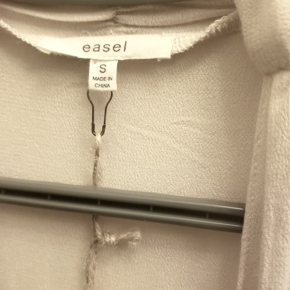 EASEL Sleeveless Ruffled Open Top - Picture 4 of 6